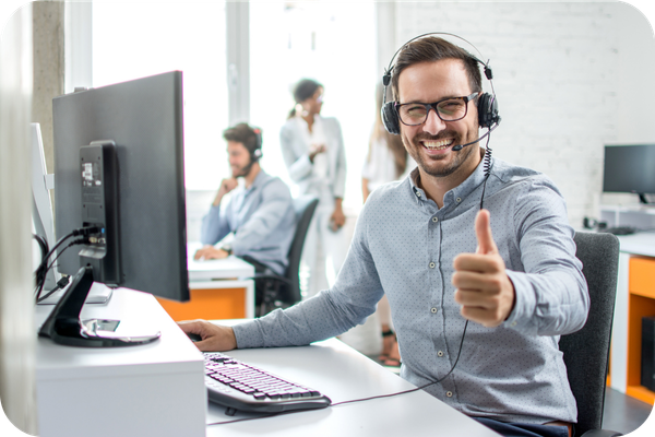 Friendly Fleetmaxx Solutions customer service adviser helping businesses get the most from their UK Fuels Fuel Card with expert fleet fuel management support.